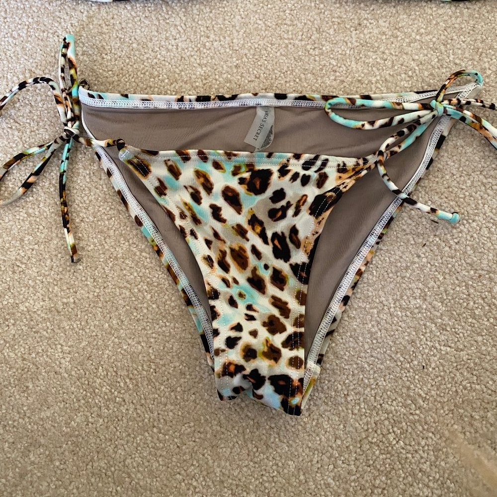 Victoria's Secret Leopard print bikini bottoms - X